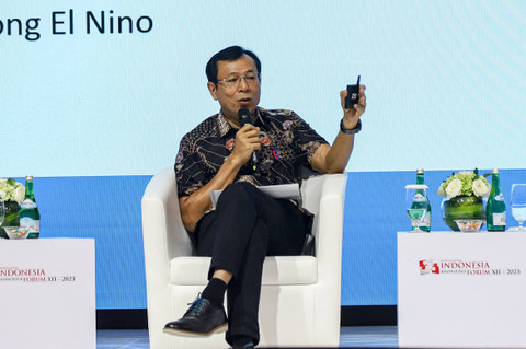Economist & Independent Commissioner PT Bank Central Asia, Tbk, Raden Pardede, dalam Sesi materi berjudul "Economy Outlook: Paving the way for Economic Creation" pada hari ke-2 IKF di Pacific Place Jakarta, Rabu (11/10/2023). Foto: Jamal Ramadhan/kumparan