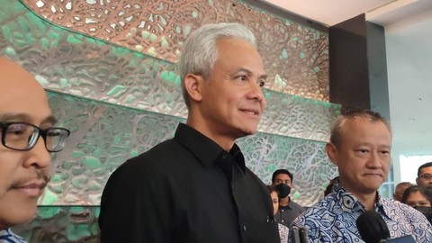 Bacapres Ganjar Pranowo usai memberi kuliah umum di Kampus Unpar, Kota Bandung, Rabu (11/10/2023). Foto: Rachmadi Rasyad/kumparan