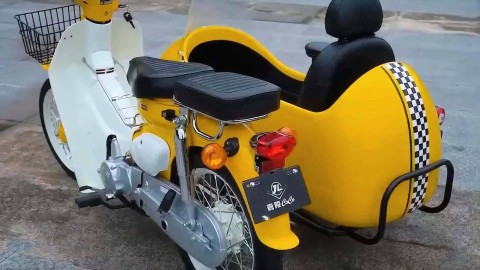 Motor China Jialing CoCo JL125B-10 yang mirip dengan Honda Super Cub series. Foto: Jialing