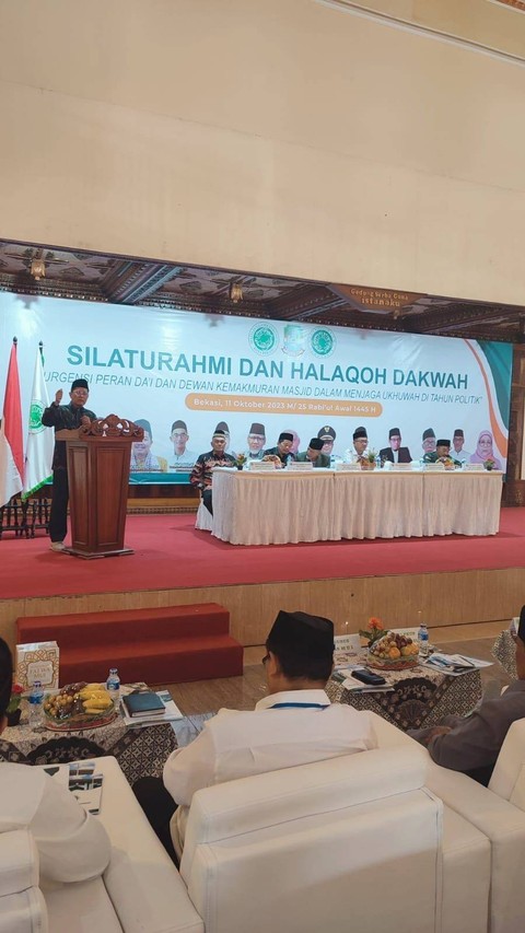 Ketua MUI Muhammad Cholil Nafis di acara "Urgensi Peran Dai Dan Dewan Kemakmuran Masjid Dalam Menjaga Ukhuwwah Di Tahun Politik" yang diselenggarakan oleh MUI Kota Bekasi, Rabu (15/10/2023). Foto: Dok. Istimewa