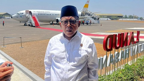 Jubir Wapres Masduki Baidlowi di Lanud Sultan Hassanuddin, Sulawesi Selatan, Kamis (12/10/2023). Foto: Haya Syahira/kumparan