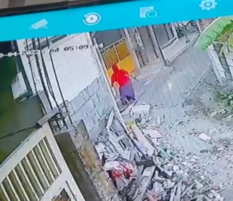 CCTV yang memergoki Masriah membuang sampah lalu berjoget. Dok: Ist.