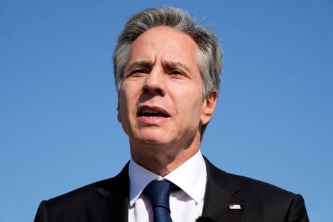 Menteri Luar Negeri AS Antony Blinken saat akan berangkat menuju Israel di Pangkalan Gabungan Andrews, Maryland, AS, Rabu (11/10/2023).   Foto: Jacquelyn Martin/POOL/AFP