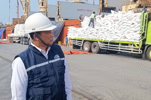 Beras impor asal Vietnam sebanyak 24 ribu ton tiba di Indonesia melalui Pelabuhan Tanjung Priok, Kamis (12/11/2023). Foto: Akbar Maulana/kumparan