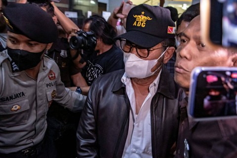 Tersangka kasus dugaan korupsi di lingkungan Kementerian Pertanian (Kementan) Syahrul Yasin Limpo tiba di Gedung Merah Putih KPK, Jakarta, Kamis (12/10/2023). Foto: Muhammad Adimaja/ANTARA FOTO