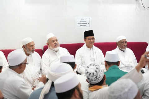 Anies saat beramah tamah dengan keluarga besar Majelis Ta'lim Al Habib Ali Al Habsyi Kwitang. Foto: Dok. Istimewa
