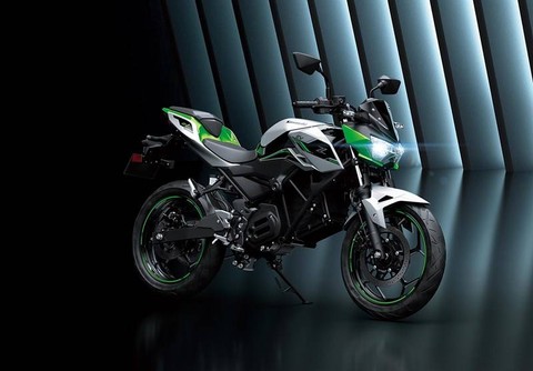 Motor listrik pertama Kawasaki, Ninja e-1 dan Z e-1 debut global. Foto: dok. Kawasaki