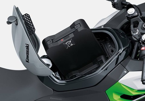 Motor listrik pertama Kawasaki, Ninja e-1 dan Z e-1 debut global. Foto: dok. Kawasaki