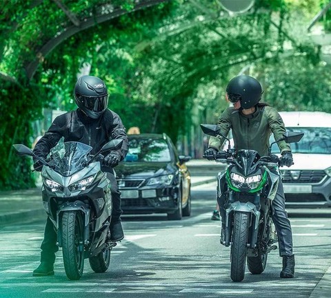 Motor listrik pertama Kawasaki, Ninja e-1 dan Z e-1 debut global. Foto: dok. Kawasaki