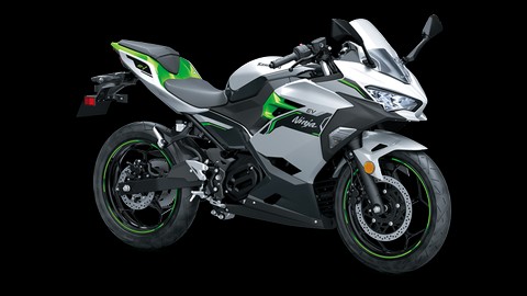 Motor listrik pertama Kawasaki, Ninja e-1 dan Z e-1 debut global. Foto: dok. Kawasaki