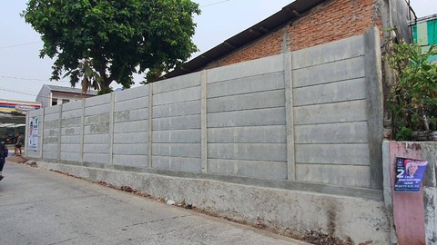 Penampakan "tembok caleg" di Bekasi Barat. Dok: kumparan.