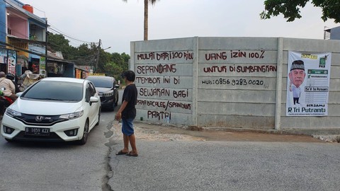 Suasana Jalan Raya Kampung Setu, Kamis (12/10). Dok: kumparan.