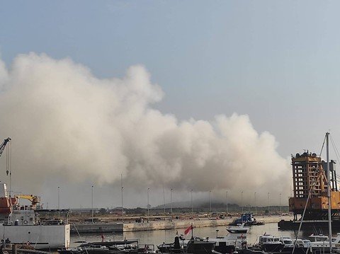 Asep mengepul akibat kebakaran TPA Suwung, Kota Denpasar, Bali. Foto: Dok. Istimewa