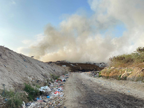 Asep mengepul akibat kebakaran TPA Suwung, Kota Denpasar, Bali. Foto: Dok. Istimewa