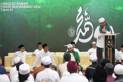 Pasangan bacapres dan bacawapres Anies Baswedan-Muhaimin Iskandar (Gus Imin) menghadiri Maulid Akbar Nabi Muhammad SAW di Masjid Raya Al Ittihad Tebet, Jakarta Selatan, Jumat malam (13/10).  Foto: Dok. Istimewa
