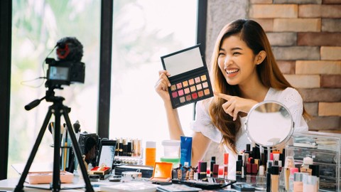 Bisnis Menggiurkan di Balik Karier Influencer yang Kerap Diremehkan (1)