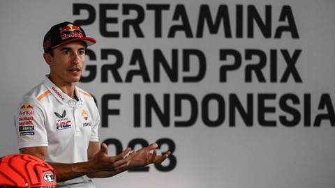 Pembalap Repsol Honda MotoGP Marc Marquez berbicara saat konferensi pers jelang Grand Prix MotoGP Indonesia di Sirkuit Internasional Mandalika di Kuta Mandalika, Lombok Tengah, pada 12 Oktober 2023. Foto: Sonny Tumbelaka/AFP