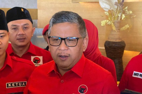 Sekjen PDI Perjuangan, Hasto Kristiyanto saat menghadiri acara Rakor Pemenangan Pilpres dan Pileg PDIP Jatim di Vasa Hotel, Surabaya, Sabtu (14/10/2023). 
 Foto: Farusma Okta Verdian/kumparan
