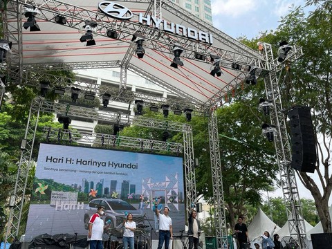 PT Hyundai Motors Indonesia (HMID) sediakan layanan uji emisi gratis untuk pemilik mobil Hyundai di Gandaria City Mall Jakarta (14/10/2023). Foto: Sena Pratama/kumparan