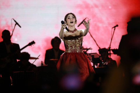 Penyayi Mahalini tampil dalam konser tunggal yang bertajuk Fabula 2.0 di Hall Basket Senayan, Jakarta, Sabtu (14/10/2023). Foto: Aditia Noviansyah/kumparan