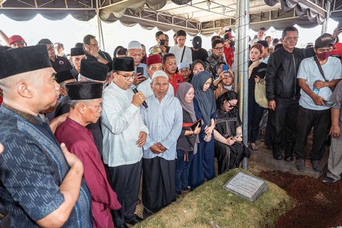 Bacapres Anies Baswedan hadiri pemakaman almarhum Ketua Fraksi PDIP DPRD DKI Jakarta, Gembong Warsono, Sabtu (14/10/2023). Foto: Dok. Istimewa