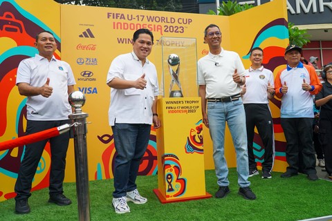 Ketua PSSI Erick Thohir di acara experience trofi Piala Dunia U-17 di Bundaran HI, Jakarta, Minggu (15/10/2023). Foto: PSSI
