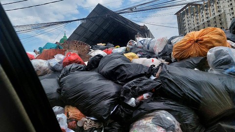 Sampah yang menumpuk di Kota Bandung. Foto: Rachmadi Rasyad/kumparan