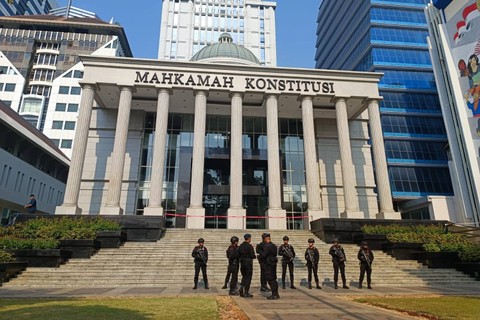 Suasana jelang putusan batas usia Capres-cawapres di Mahkamah Konstitusi, Jakarta, Senin (16/10/2023). Foto: Hedi/kumparan