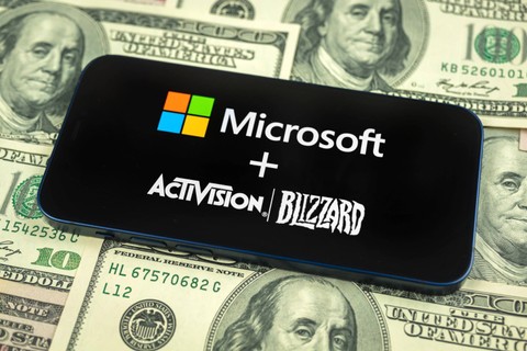 Logo Microsoft dan Activision. Foto: Shutterstock