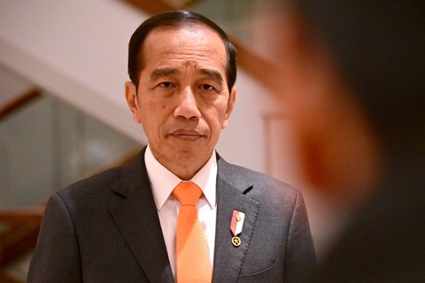 Presiden Jokowi memberikan tanggapan terkait putusan MK soal syarat nyapres, di sela kegiatannya di China, Senin (16/10/2023). Foto: Muchlis Jr/Biro Pers Sekretariat Presiden