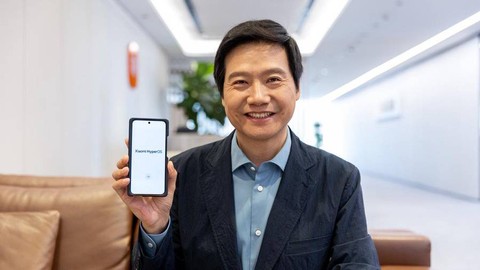 Lei Jun, CEO Xiaomi, mengumumkan sistem operasi baru HyperOS pengganti MIUI. Foto: @leijun/X