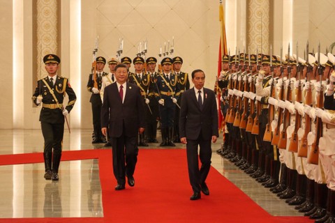 Presiden Jokowi (kedua kanan) bersama Presiden China Xi Jinping (kanan) saat upacara penyambutan kenegaraan di Great Hall of the People, Beijing, China, Selasa (17/10/2023). Foto: Desca Lidya Natalia/ANTARA FOTO