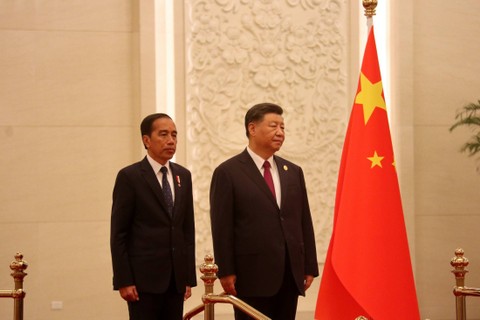 Presiden Jokowi (kiri) bersama Presiden China Xi Jinping saat upacara penyambutan kenegaraan di Great Hall of the People, Beijing, China, Selasa (17/10/2023). Foto: Desca Lidya Natalia/ANTARA FOTO