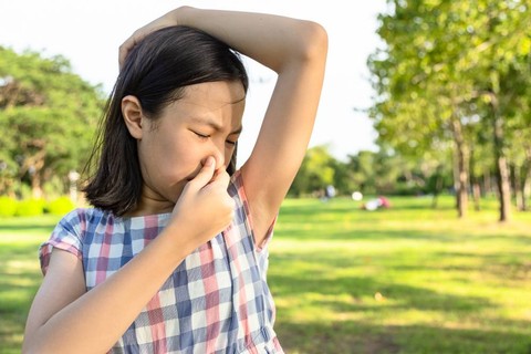 Anak Bau Badan Bukan karena Jorok, tapi Faktor Ini yang Memengaruhi! Foto: CGN089/Shutterstock