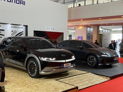 Hyundai IONIQ 5 dan IONIQ 6 bersanding di GIIAS Semarang 2023.  Foto: Gesit Prayogi/kumparan