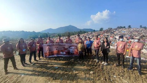 Milenial pendukung Gibran Rakabuming yang menamakan Beta Gibran Sulawesi Utara mendeklarasikan dukungan agar Wali Kota Solo tersebut maju sebagai cawapres. 