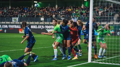 Pertandingan Wolfsburg vs Paris FC di kualifikasi Liga Champions Wanita (Women's Champions Leauge) pada Rabu (18/10/2023).  Foto: wolfsburg.de/