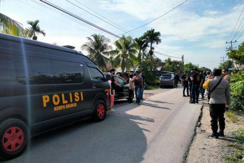 Situasi penangkapan terduga teroris di Kecamatan Semparuk, Kabupaten Sambas, Kalimantan Barat, Kamis (19/10/2023). ANTARA/HO-warga setempat (Teofilusianto Timotius)