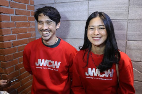 Artis Prisa Nasution bersama Iedil Putra saat hadir di konferesi pers Jakarta World Cinema Week di FX Sudirman, Jakarta, Kamis, (19/10/2023). Foto: Agus Apriyanto