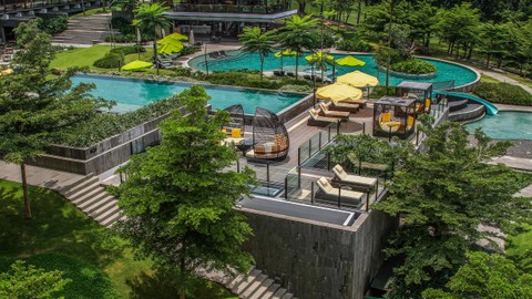 Royal Tulip Gunung Geulis Bogor Junior Suite garden swimming pool. Foto: Golden Tulip Hotel 
