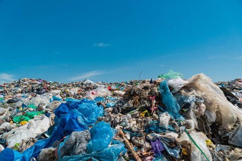 Ilustrasi Sebutkan Cara Meminimalisasi Sampah Plastik, Foto: Unsplash/Yevhen Smyk.