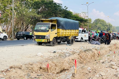 Truk tabrak motor di Jalan Bypass, Kota Bandar Lampung, Jumat (20/10/2023) | Foto: Roza Hariqo/Lampung Geh