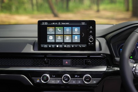Head unit Honda CR-V Hybrid. Foto: dok. HPM