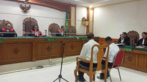 3 Pejabat Unud menjalani sidang korupsi dan Pungli dana SPI senilai Rp 335 Miliar di Pengadilan Tipikor Denpasar, Bali, Jumat (20/10/2023). Foto: Denita BR Matondang/kumparan