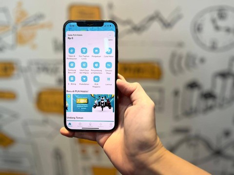 Aplikasi PLN Mobile, hasil transformasi PLN dengan memberikan kemudahan bagi pelanggan untuk mendapatkan semua layanan kelistrikan hanya dalam satu genggaman. Foto: PLN