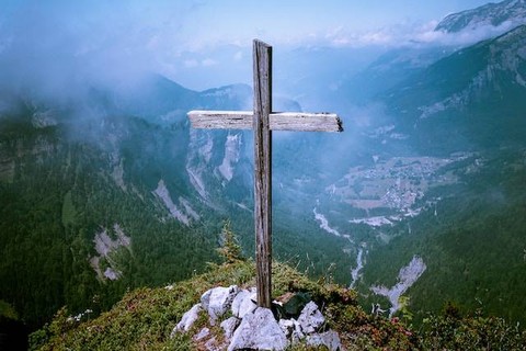Ilustrasi Nilai-Nilai Kristiani dalam Kehidupan Remaja. Sumber: Unsplash/Hugues de Buyer