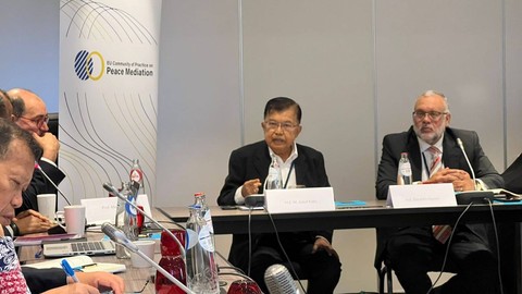 Wakil Presiden ke-10 dan 12 RI, M Jusuf Kalla saat konferensi tentang perdamaian dunia, EU Community of Practice on Peace Mediation, di Brussel, Belgia pada Kamis (19/10/2023). Foto: Dok. Istimewa