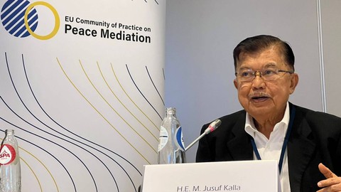 Wakil Presiden ke-10 dan 12 RI, M Jusuf Kalla saat konferensi tentang perdamaian dunia, EU Community of Practice on Peace Mediation, di Brussel, Belgia pada Kamis (19/10/2023). Foto: Dok. Istimewa
