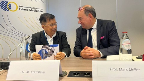Wakil Presiden ke-10 dan 12 RI, M Jusuf Kalla saat konferensi tentang perdamaian dunia, EU Community of Practice on Peace Mediation, di Brussel, Belgia pada Kamis (19/10/2023). Foto: Dok. Istimewa