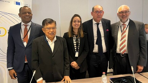 Wakil Presiden ke-10 dan 12 RI, M Jusuf Kalla saat konferensi tentang perdamaian dunia, EU Community of Practice on Peace Mediation, di Brussel, Belgia pada Kamis (19/10/2023). Foto: Dok. Istimewa